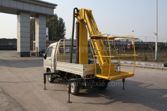 點擊查看詳細(xì)信息<br>標(biāo)題：小型電動高空作業(yè)車 閱讀次數(shù)：3592