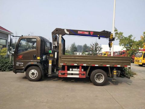 點擊查看詳細信息<br>標題：4噸重汽豪沃隨車吊 閱讀次數：2402