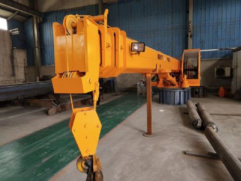 點(diǎn)擊查看詳細(xì)信息<br>標(biāo)題：12噸碼頭吊 閱讀次數(shù)：2538