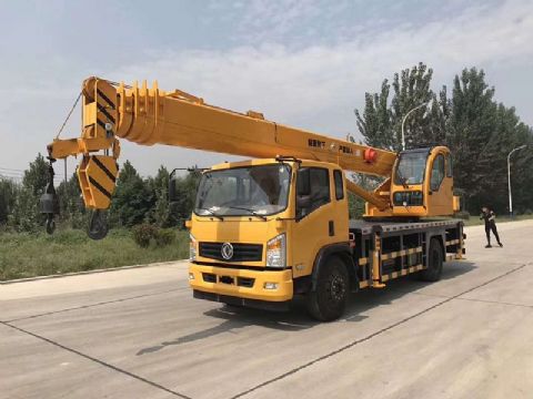 點(diǎn)擊查看詳細(xì)信息<br>標(biāo)題：16噸東風(fēng)汽車吊 閱讀次數(shù)：2325