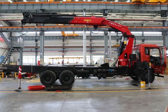 點(diǎn)擊查看詳細(xì)信息<br>標(biāo)題：25噸折臂吊 閱讀次數(shù)：2781