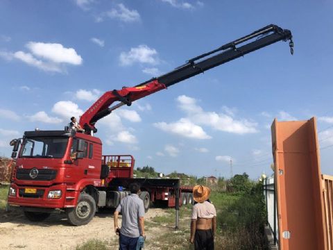 點擊查看詳細信息<br>標(biāo)題：30噸折臂吊 閱讀次數(shù)：2733